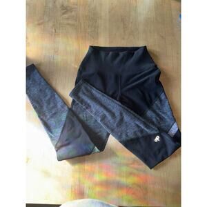 Alo Leggings Size Xs Color Block Grey & Black